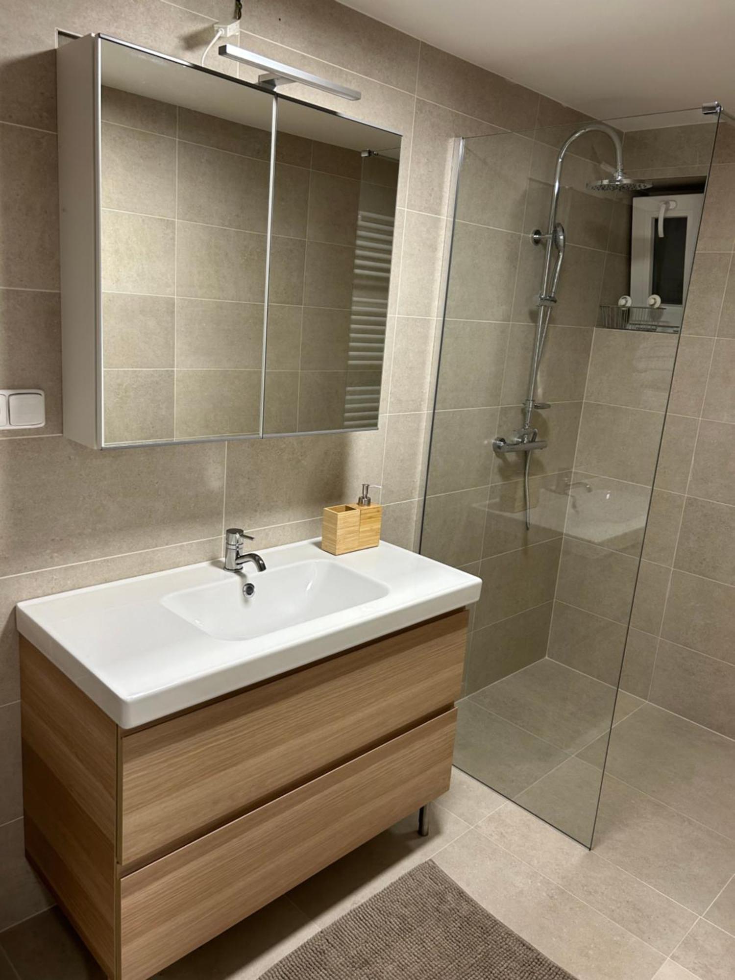 Red Travel Apartment Dvůr Králové nad Labem Dış mekan fotoğraf